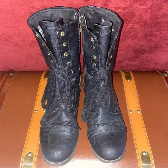 Boots - Picture 5 of 6